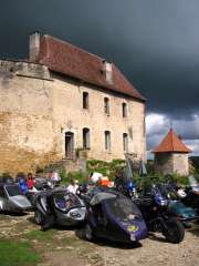 groupe de side-caristes en visite